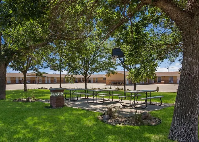 Top Hotels in Charming Murdo, SD