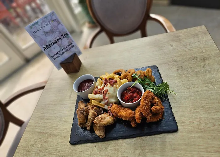 Top Hotels with Pools in Swindon for Relaxing Getaways